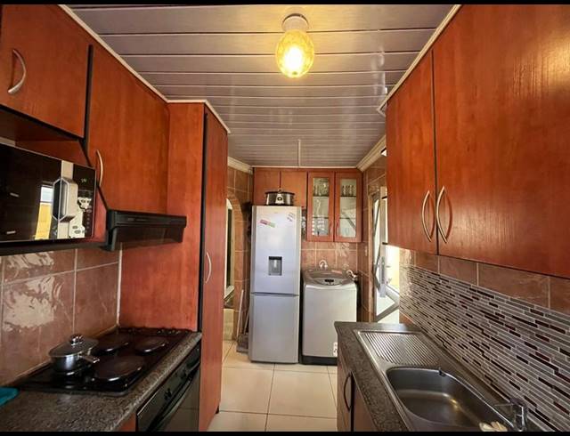 3 BEDROOM HOUSE FOR SALE IN PROTEA GLEN